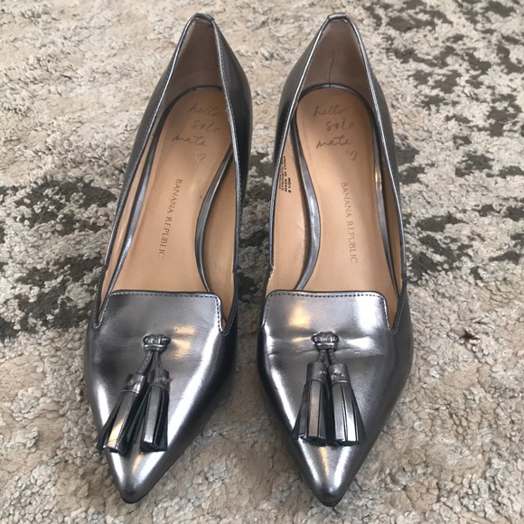 Banana Republic Shoes - Banana Republic tassel heels